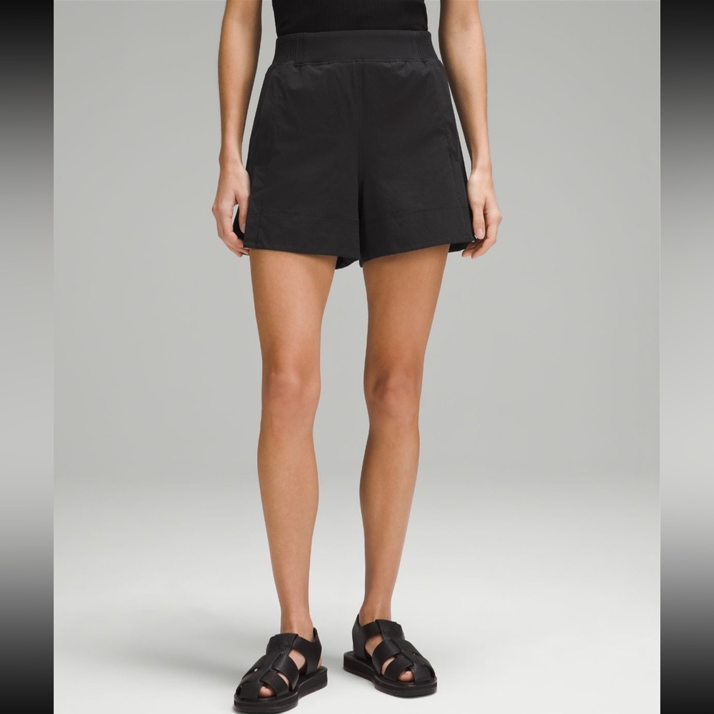 Stretch Woven Relaxed-Fit HR Short 4”
